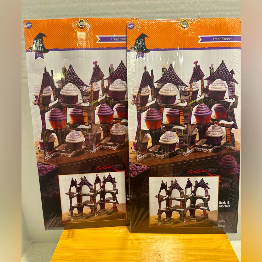 COPY - NEW Halloween 2 Packs Wilton Haunted House Treat Stand Decor 12 Cupcakes…